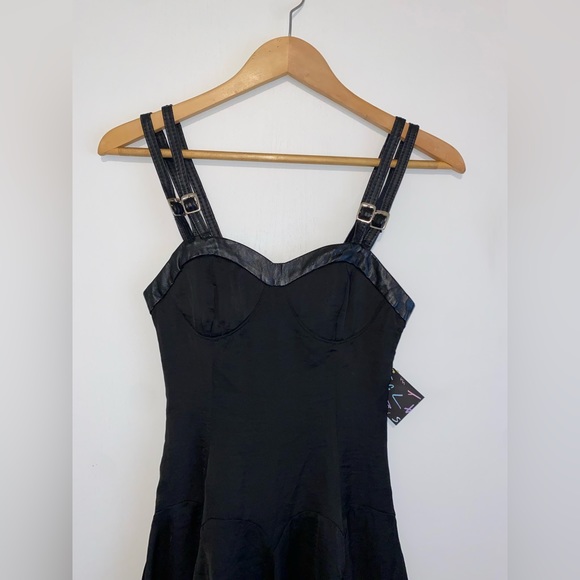 Adored Dress - Picture 6 of 8